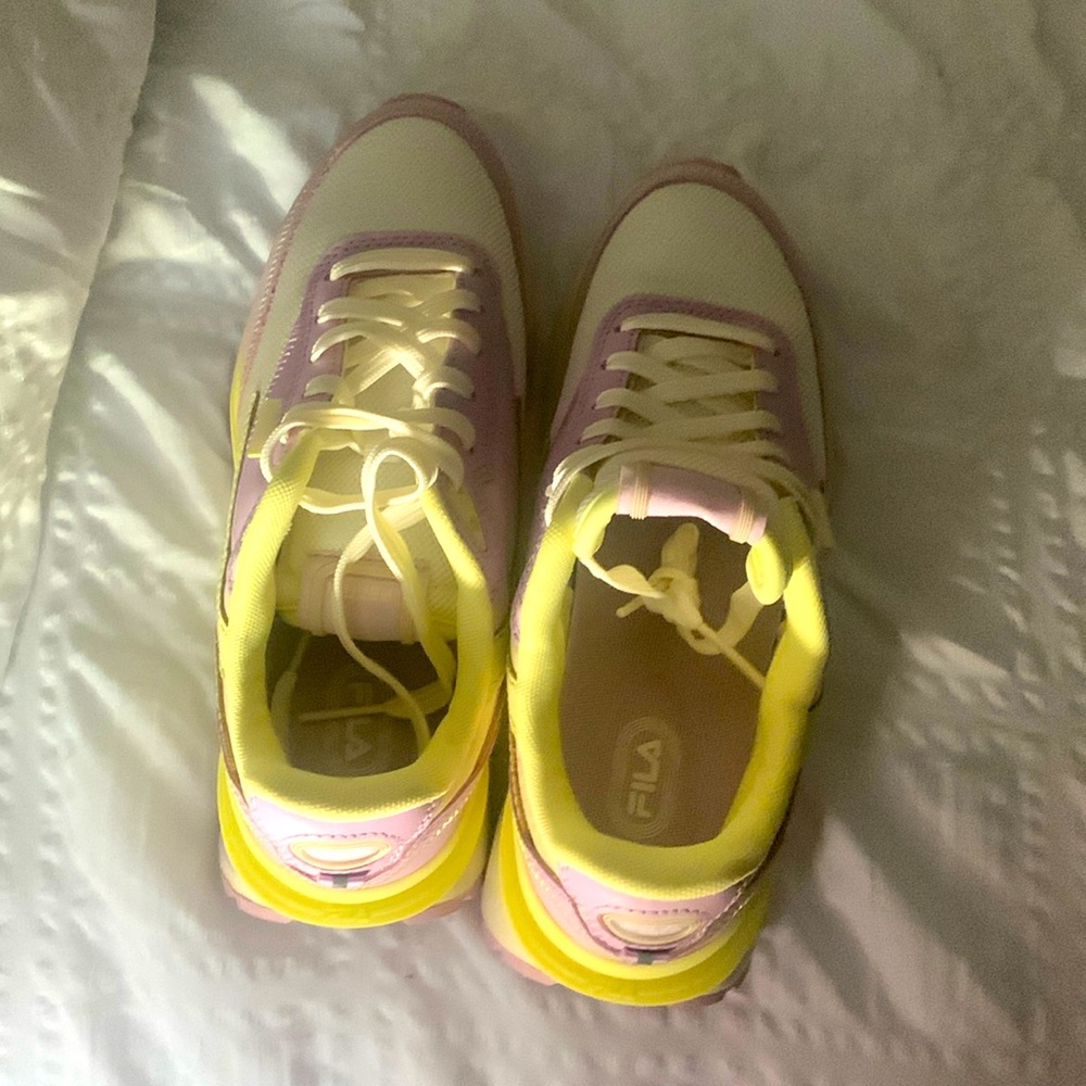FILA 6.5 woman’s sneakers. New never worn